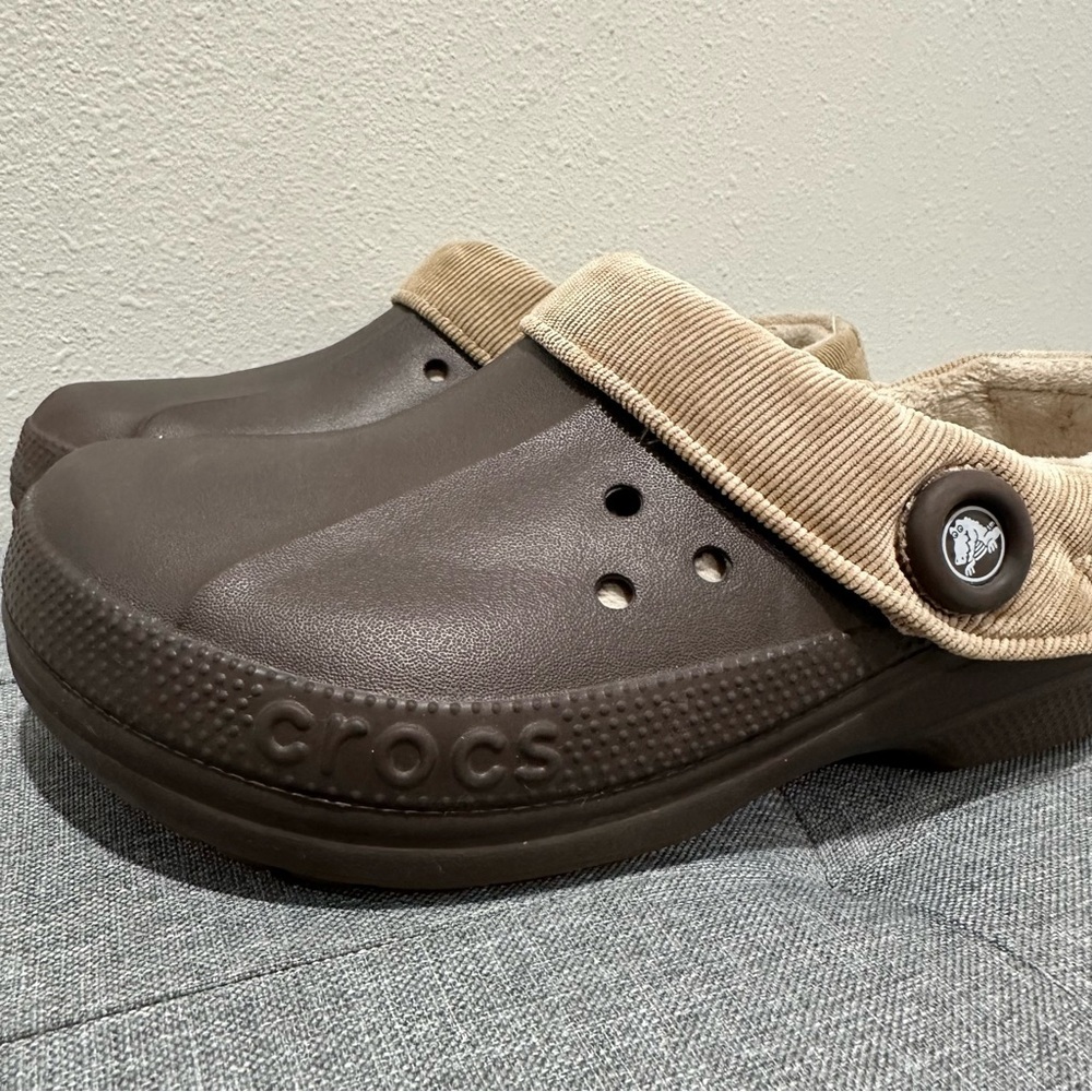 CROCS Blitzen Lined Brown Clogs - Picture 6 of 12